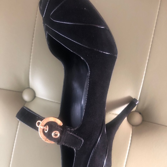 Louis Vuitton Sandals - Picture 2 of 8